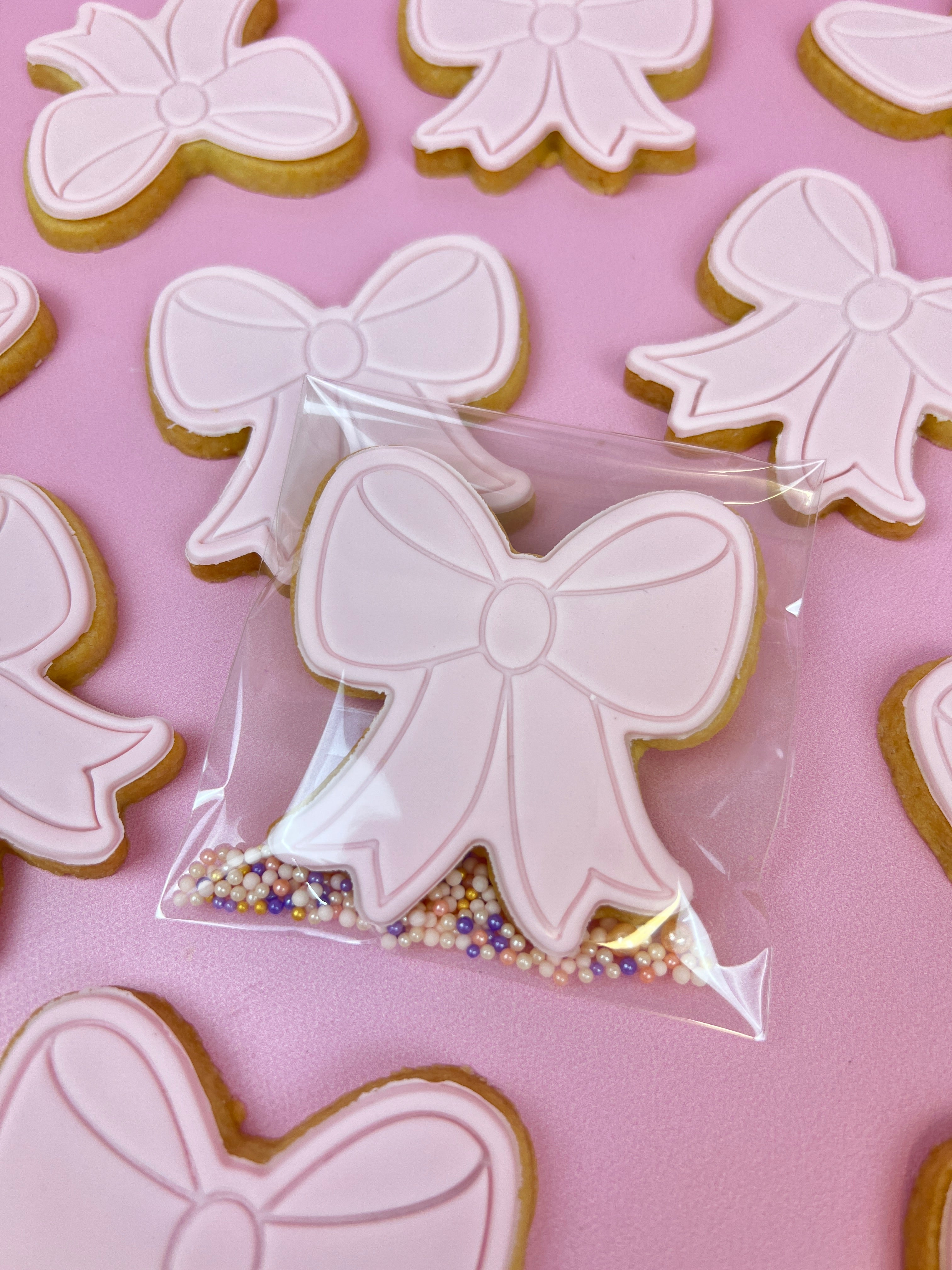 1 x Pink Bow Cookie (8cm)