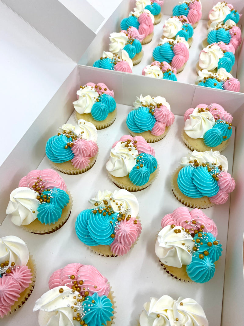 12 x Cupcakes - Deluxe (Choose your colour)